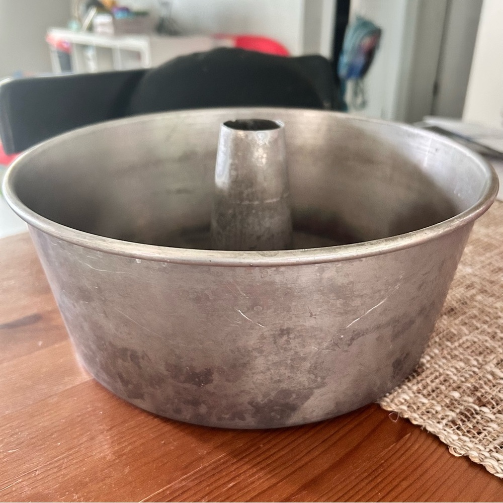 Maid of Honor Bundt Pan